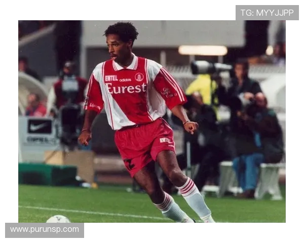 蒂埃里·亨利：从法国足球天才到全球传奇教练的辉煌历程