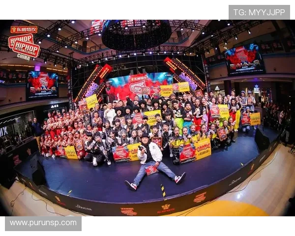 西安街舞队在世界攀岩锦标赛中以57分高居积分榜首位