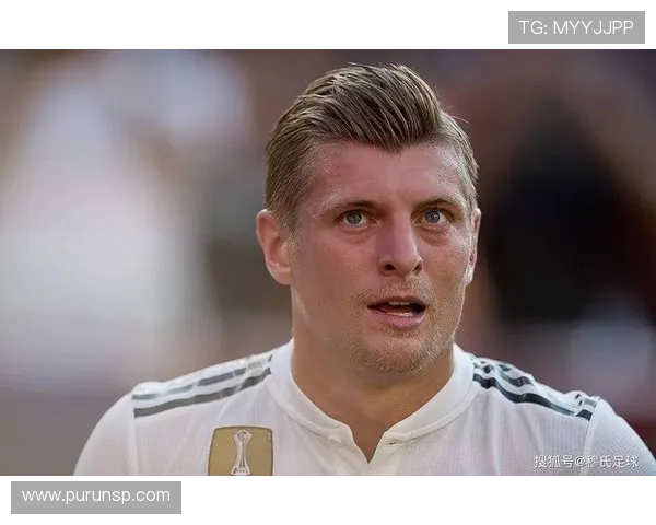 克罗斯的足球之路：从青涩少年到世界级中场巨星的成长历程